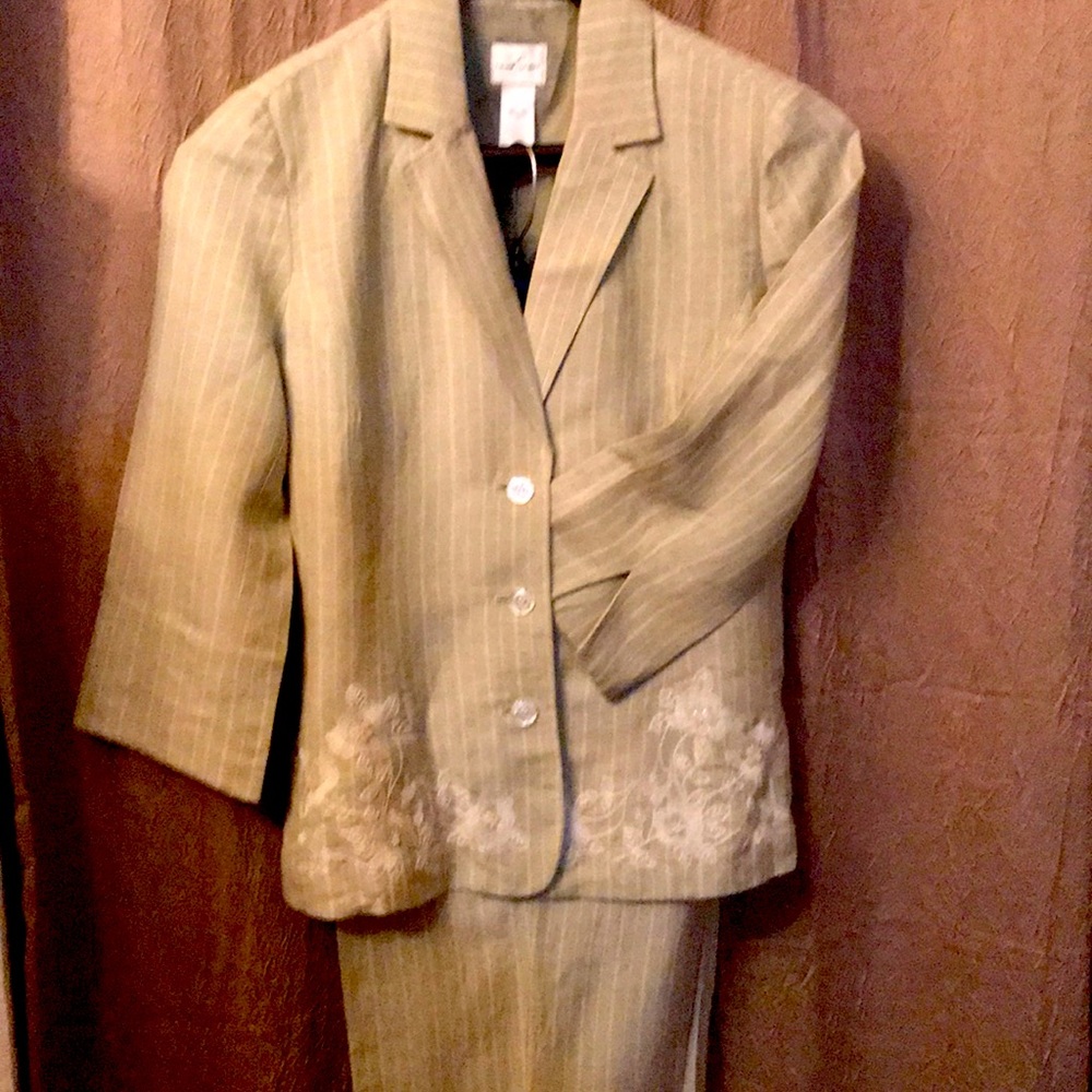 Emma James Grn/Wht pantsuit 12 ,embroidered jacket